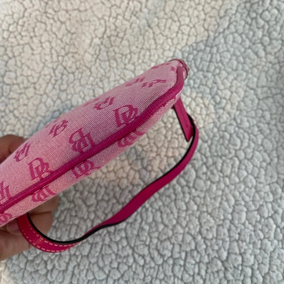 💯 Authentic Pink Dooney and Burke wristlet - Picture 2 of 6